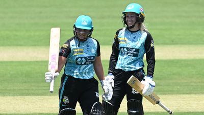Heat, Strikers win as WBBL race hots up for top spot