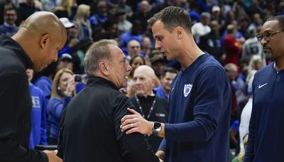 Duke outlasts Michigan State in mistake-filled game at United Center