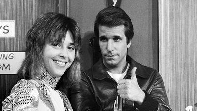 That time Suzi Quatro appeared as Leather Tuscadero on Happy Days and played the classic Devil Gate Drive at Arnold's Diner