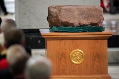 Activists shut down Edinburgh Castle smashing open the case holding The Stone of Destiny