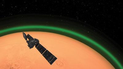 Mars probe sees Red Planet atmosphere glowing green at night