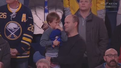 NHL Anthem Singer Hilariously Screws Up ‘O Canada’ Lyrics Before Bruins-Sabres Game