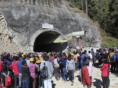 Glitches are delaying the rescue of 40 workers trapped in India tunnel collapse