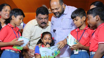 Pamphlets on waste management distributed among students in Kochi