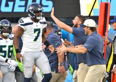 Seahawks to wear white jerseys with gray pants on Sunday