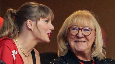 Report: Parents of Taylor Swift, Travis Kelce Expected to Meet at Eagles-Chiefs ‘MNF’ Game