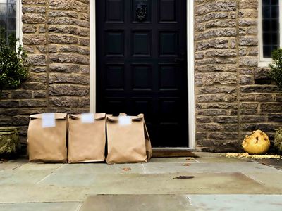 Amazon Expands Grocery Services to Non-Prime Members