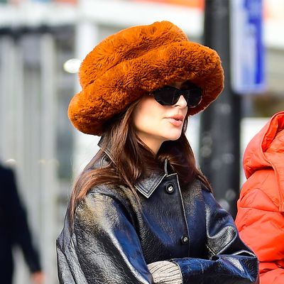 Emily Ratajkowski makes a convincing case for the fuzzy bucket hat