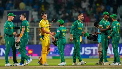Australia scrape past valiant South Africa to set up World Cup final with India