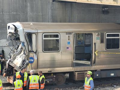 More than 20 injured in Chicago commuter train crash
