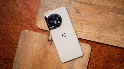 Stable OxygenOS 14 for the OnePlus 11 offers a unique take on Dynamic Island
