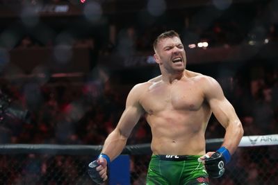 Dricus Du Plessis says ‘no way’ Sean Strickland fight goes five rounds at UFC 297