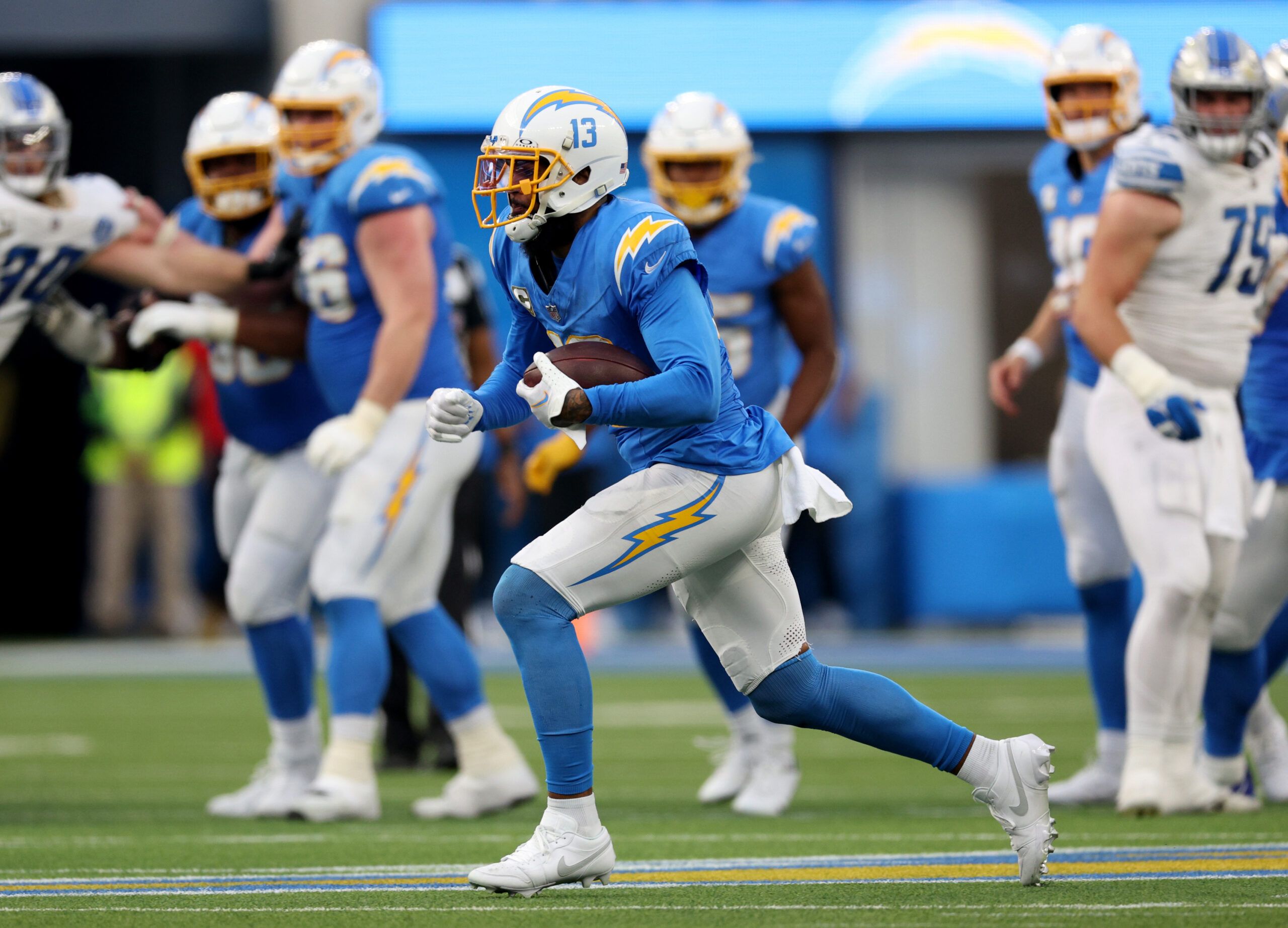 Chargers WR Keenan Allen dealing with AC joint sprain,…