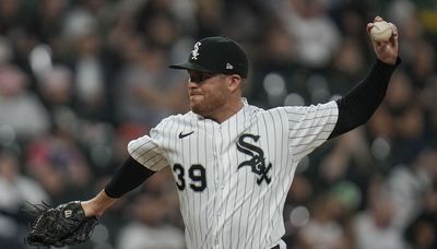 White Sox trade Aaron Bummer to Braves, receive three pitchers, two infielders