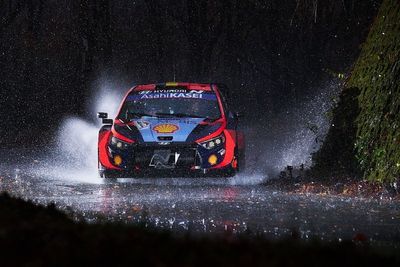 WRC Japan: Neuville crashes out easing pressure on Evans