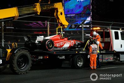 Sainz gets F1 Las Vegas GP grid penalty after track manhole cover incident