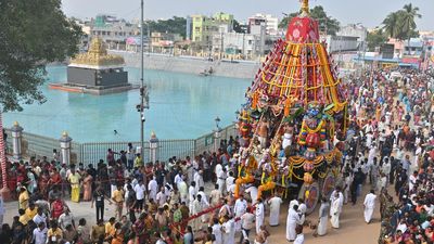 Devotees throng Tiruchanur to pull Goddess Padmavati’s chariot during Rathotsavam