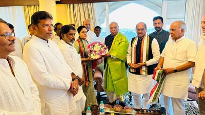 Former MPs Vijaya Shanti and Manda Jagannatham join Congress