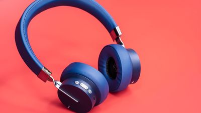 These noise-canceling headphones can filter specific sounds on command, thanks to deep learning