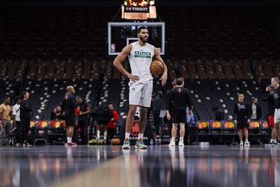 PHOTOS – Boston at Toronto: Celtics survive Raptors bite, win 108-105