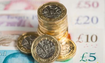 UK savers urged to act quickly for best returns as rates drop