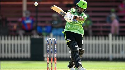 Thunder, Strikers book WBBL finals spots with big wins