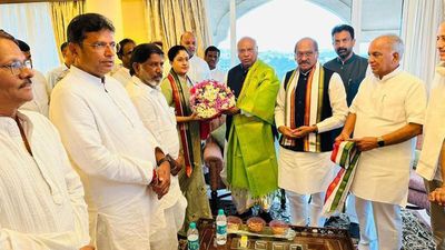 Bandi Sanjay’s ouster as Telangana BJP chief part of BJP-BRS agreement: Vijayashanthi