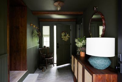 5 dark colors to choose for an expensive-looking entryway - interior designers always go back to these paint shades