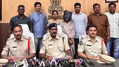 Woman arrested for theft on APSRTC bus in Chittoor, gold worth ₹15 lakh seized