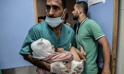 Israeli airstrikes kill 80 in Palestinian refugee camp