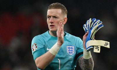 Southgate backs Pickford to ignore furore around Everton points deduction