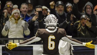 Darrion Dupree dazzles as Mount Carmel hammers Batavia in Class 7A semifinals