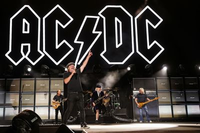 Campaign targets AC/DC's Thunderstruck for UK Christmas Number One