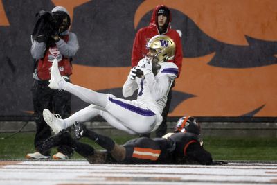 Washington staves off Oregon State to remain unbeaten