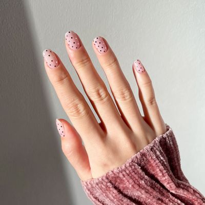 I'm not a big fan of festive nails, but these 6 party-ready designs are undeniably chic