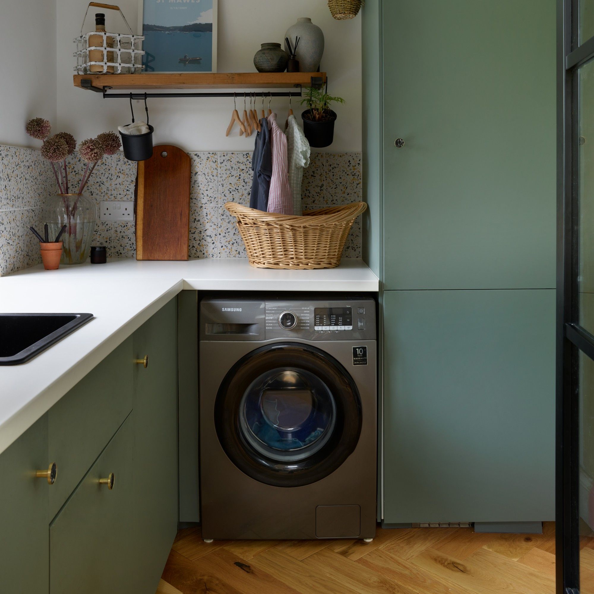 How to stop your washing machine from smelling with a…