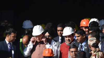 Drilling remains suspended at Silkyara tunnel for yet another day, Union Minister Nitin Gadkari reviews rescue operation
