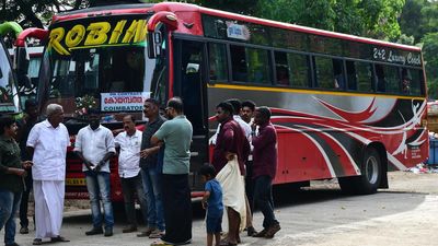 T.N. Transport Department detains Kerala private bus ‘Robin’ for permit violation in Coimbatore
