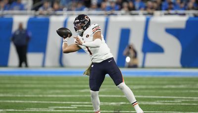 Lions lead Bears 14-10 at halftime in QB Justin Fields’ return from thumb injury