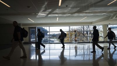 COVID-19 hospitalizations are up 17% ahead of busy holiday travel week for Illinois