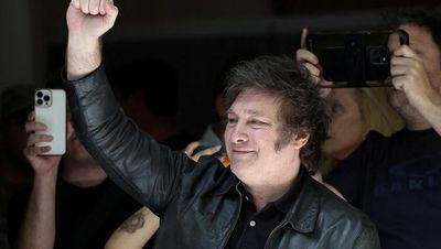 Javier Milei: Right-wing libertarian wins Argentina election and is congratulated by Donald Trump