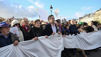 French artists and icons lead silent march in Paris for peace