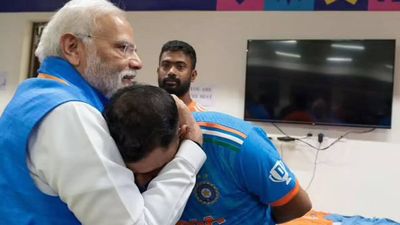 PM Narendra Modi consoles Mohammed Shami in dressing room after World Cup final loss