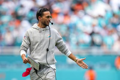 WATCH: Mike McDaniel delivers speech about mindset to Dolphins after win vs. Raiders