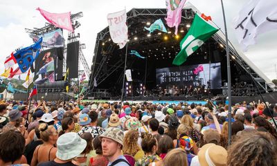 Glastonbury festival tickets sell out in less than an hour