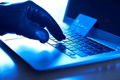 Identity theft could peak during Christmas shopping season, Experian warns