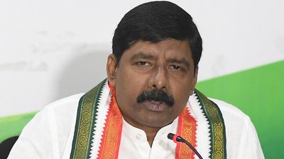 Fire accident at Vizag fishing harbour: Congress demands financial aid for boat workers too