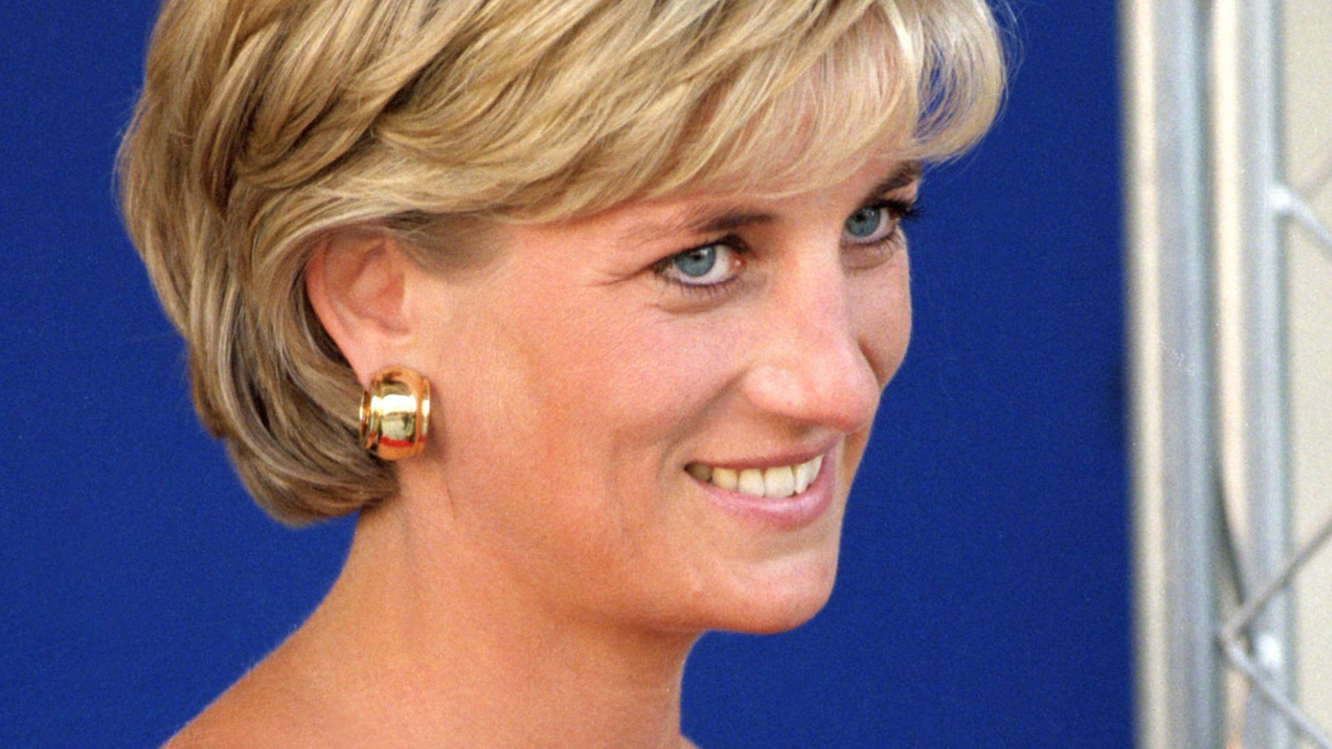 Princess Diana's gold earrings were her staple…