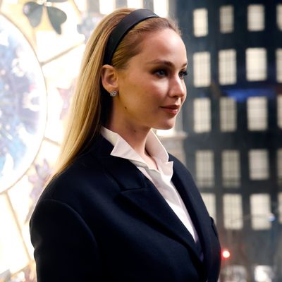Jennifer Lawrence Really Loves a Little Black Headband