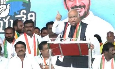 "KCR makes decisions sitting in farmhouse": Mallikarjun Kharge attacks Telangana CM ahead of polls